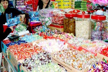 Ngộ độc kẹo 25 học sinh phải nhập viện cấp cứu